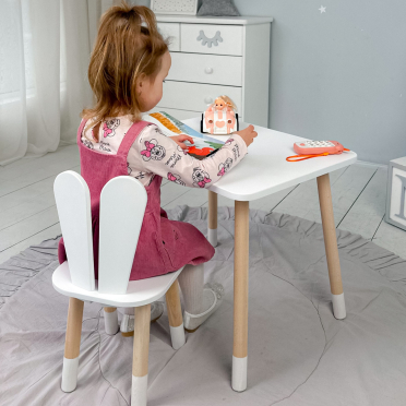 Прямокутний стіл та стіл дитячий білосніжний зайчик. Білий дитячий столик