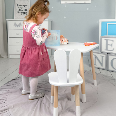 Прямокутний стіл та стіл дитячий білосніжний зайчик. Білий дитячий столик